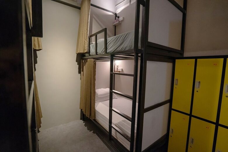 Oyo 89423 Zenz Hotel