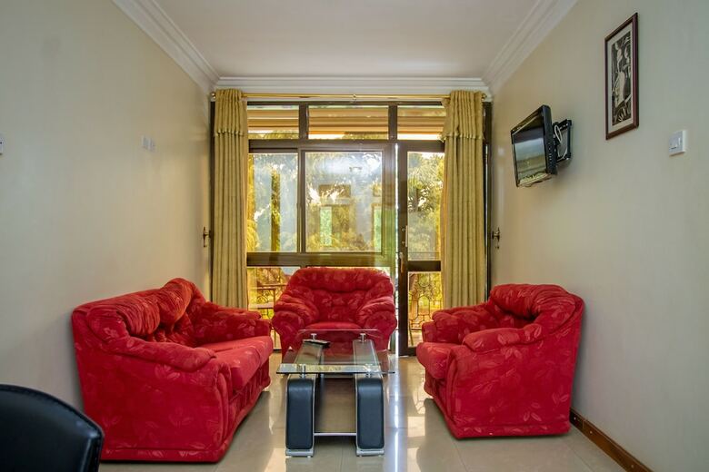 Crown Suites Hotel
