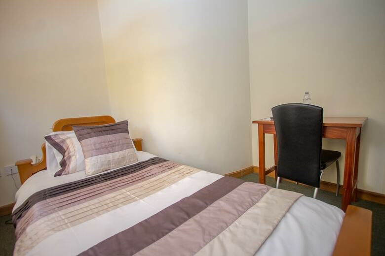 Crown Suites Hotel