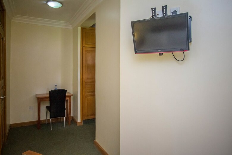 Crown Suites Hotel