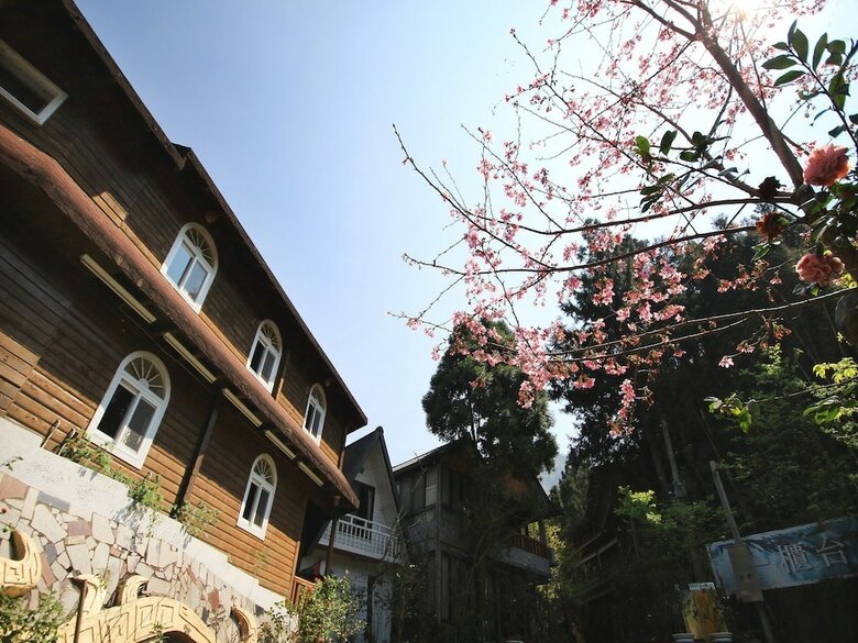 Gemlu Hotel