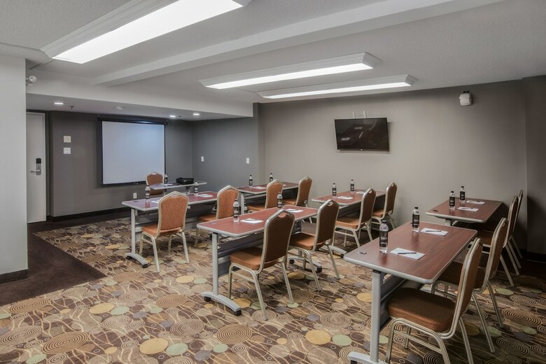 Hotel Faubourg Montreal Downtown Hotel 183492