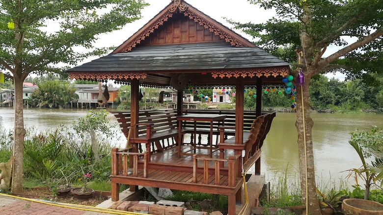 Hotel Ruenthai Rimnam Resort Suratthani