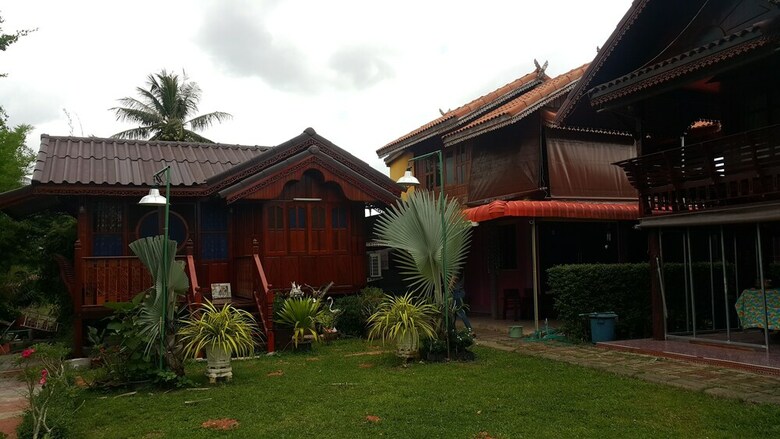 Hotel Ruenthai Rimnam Resort Suratthani