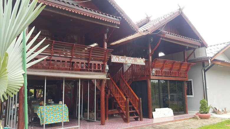 Hotel Ruenthai Rimnam Resort Suratthani