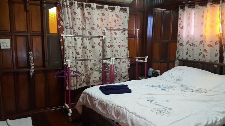 Hotel Ruenthai Rimnam Resort Suratthani