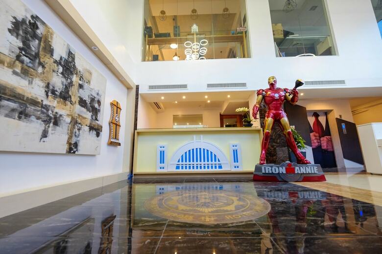 Heroes Hotel