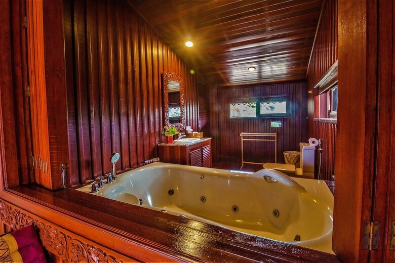 Erawan Villa Hotel