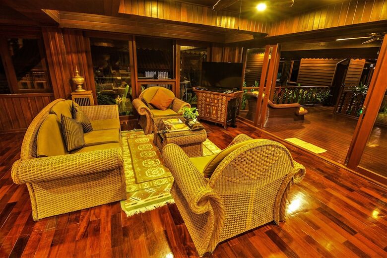 Erawan Villa Hotel