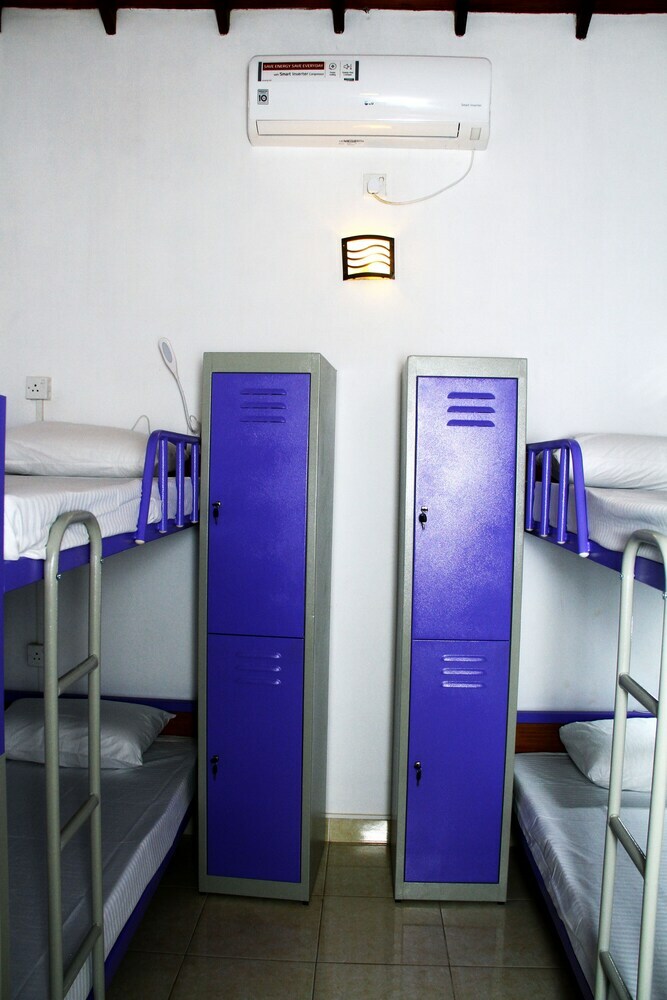 Hostal Eos Hostels