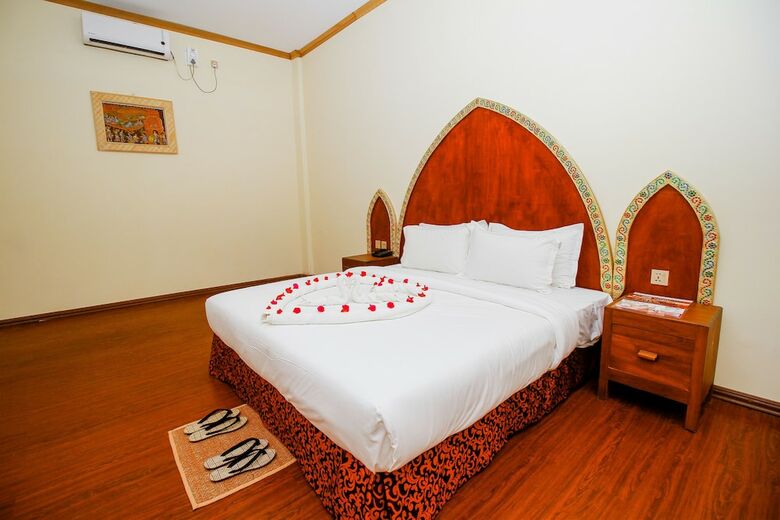 Hotel Royal Emerald River View Resort