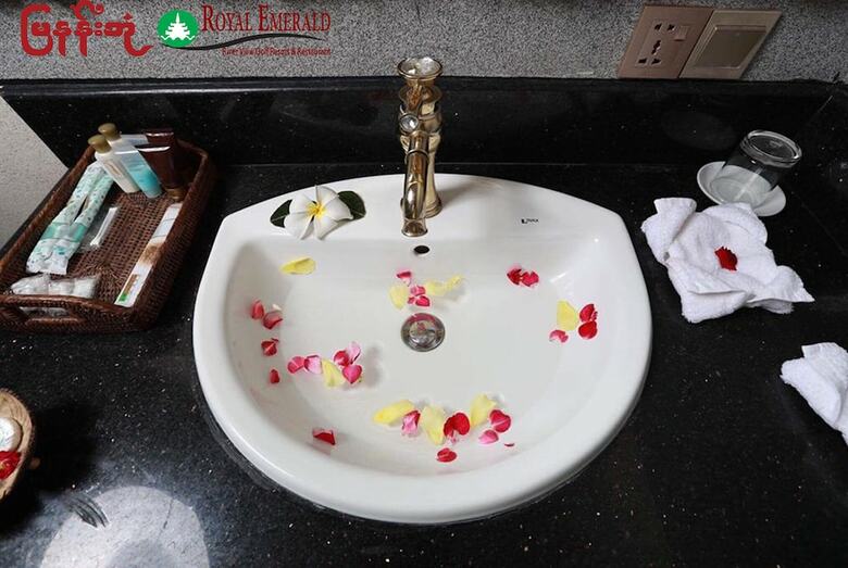 Hotel Royal Emerald River View Resort