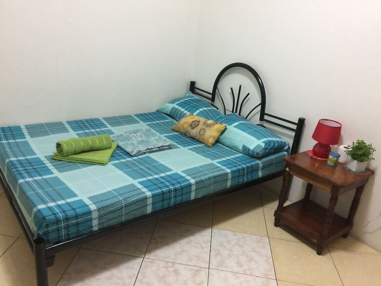 Hostal J & C Guesthouse