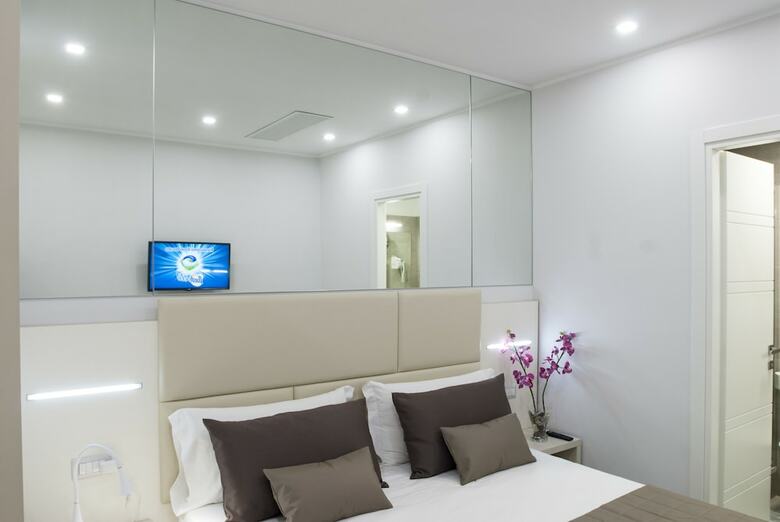 Hotel Merulana Holidays