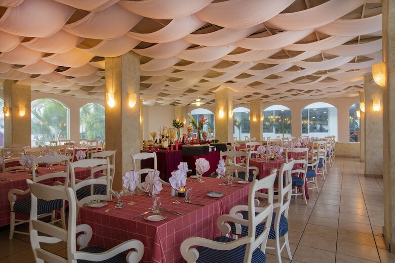 Hotel Crown Paradise Club