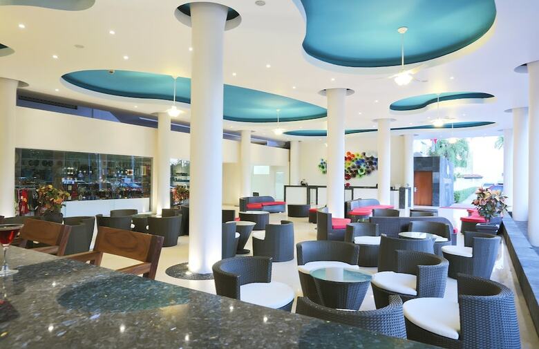Hotel Crown Paradise Club