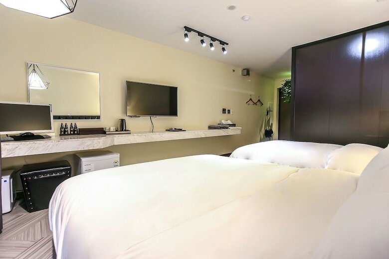 Hotel 9 In Dongdaemoon