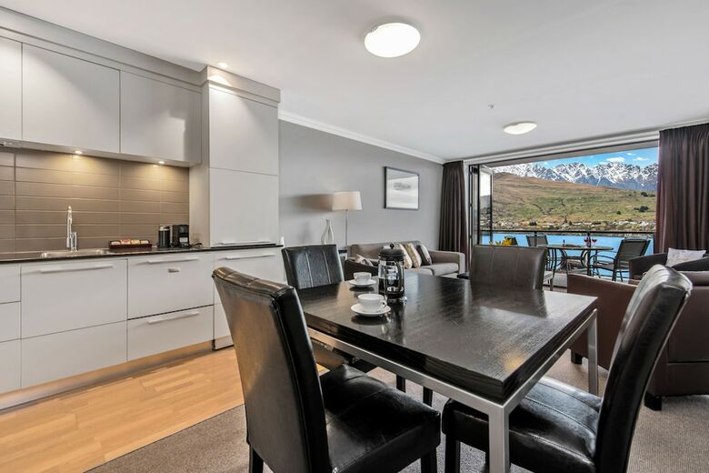 Lake Views At The Shores - Private Apartment