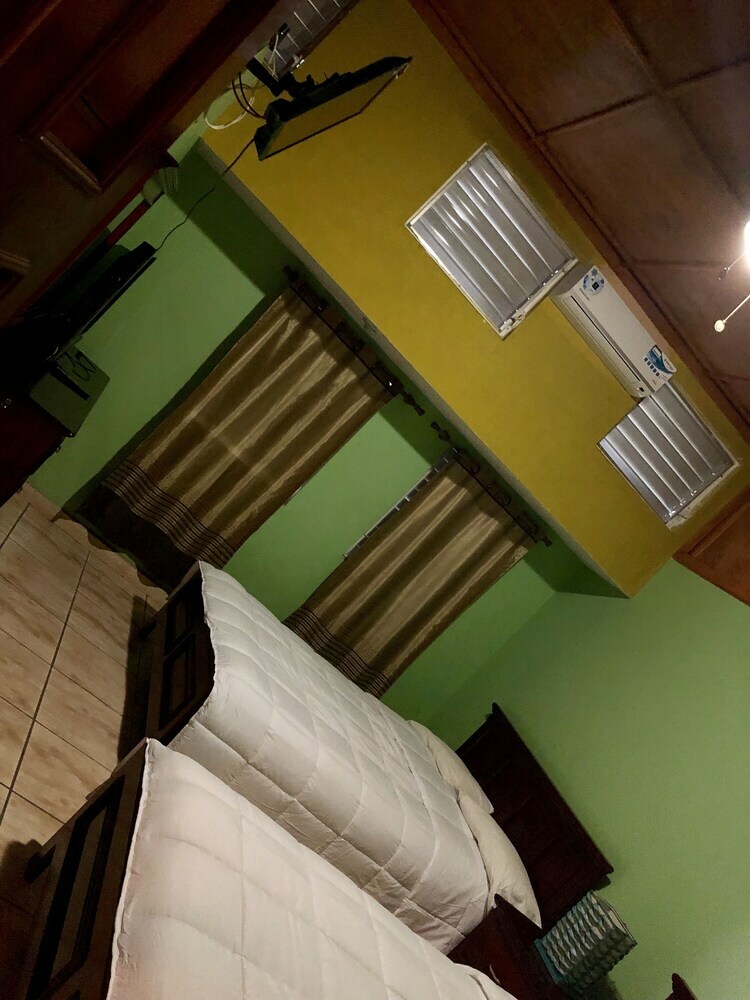Hotel Auber Cayes Guest House