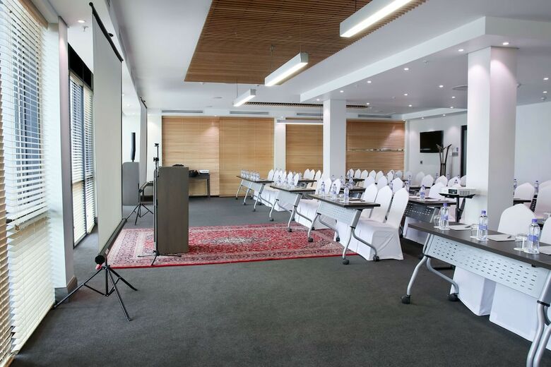 Legend Hotel Lagos Airport, Curio Collection By Hilton
