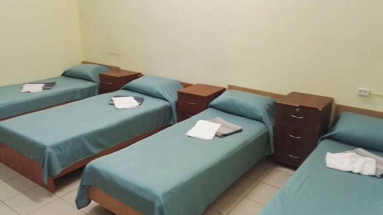 Hostal Admiral Hotel - Hostel