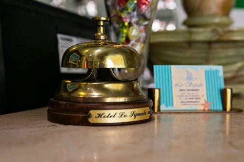 Hotel Lo Squalo