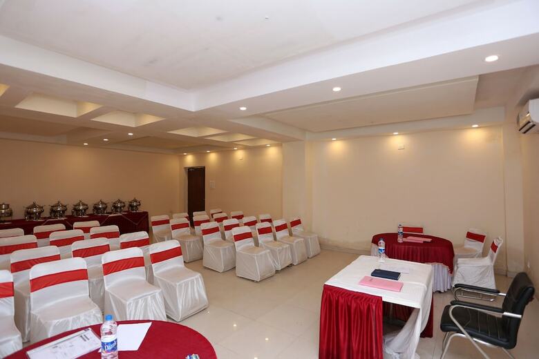 Oyo 9010 Hotel Railview