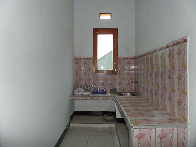 Bed & Breakfast Agung Safira Homestay