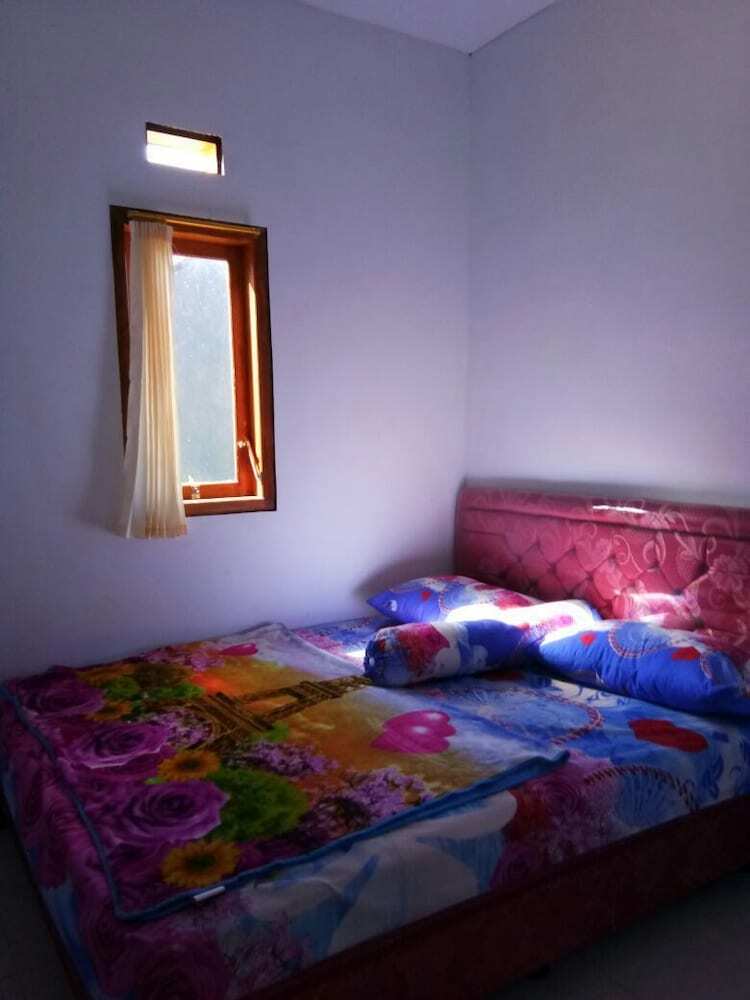 Bed & Breakfast Agung Safira Homestay