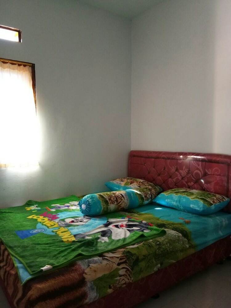 Bed & Breakfast Agung Safira Homestay