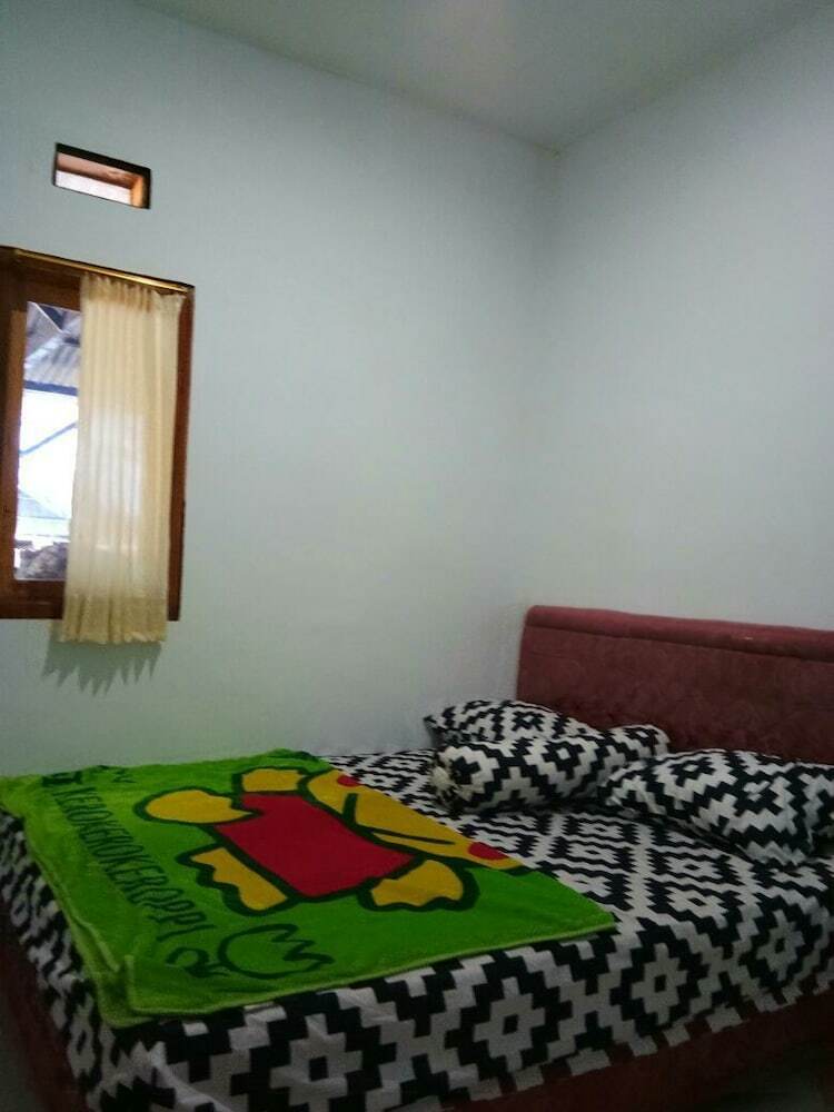 Bed & Breakfast Agung Safira Homestay