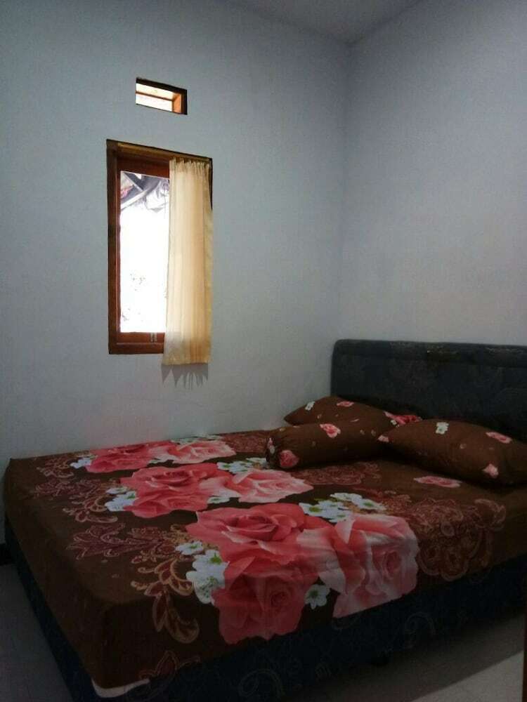Bed & Breakfast Agung Safira Homestay