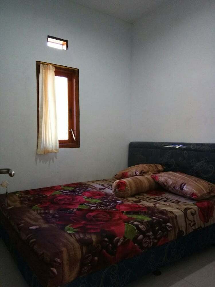 Bed & Breakfast Agung Safira Homestay