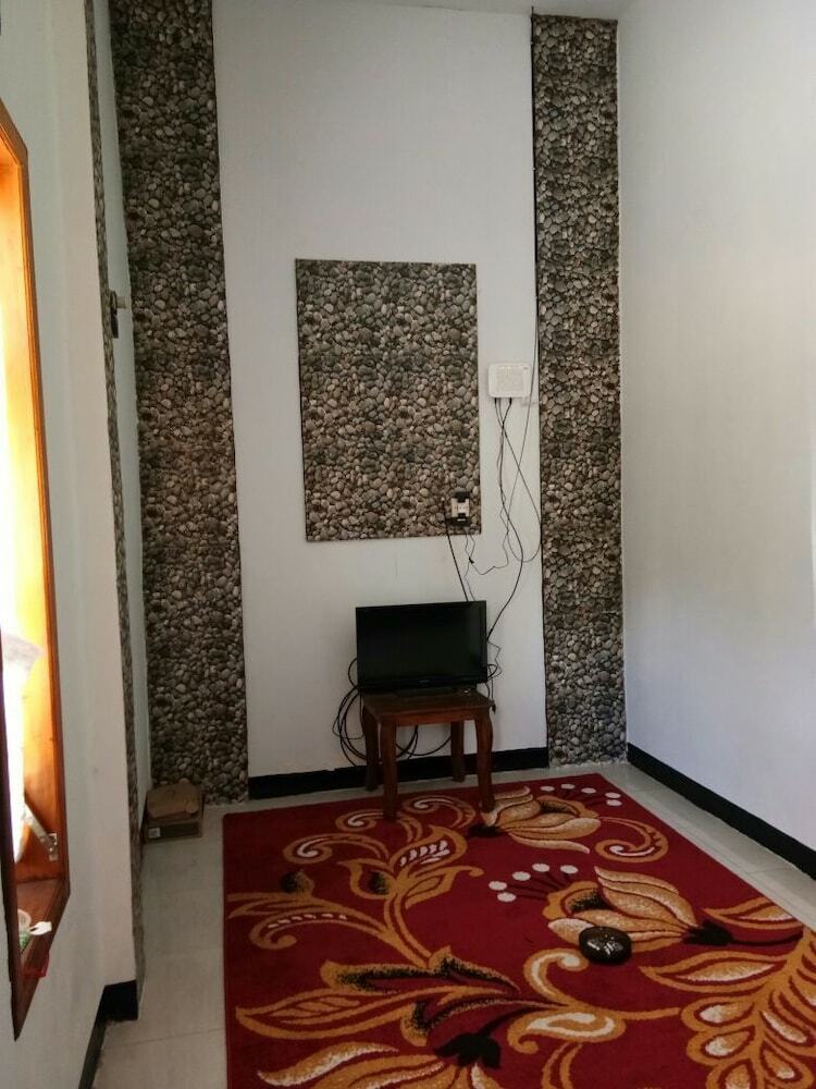 Bed & Breakfast Agung Safira Homestay