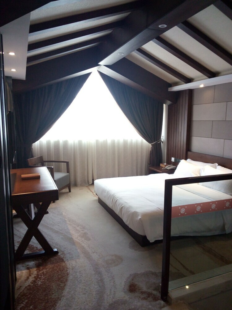 Riverside Luxury Hotel