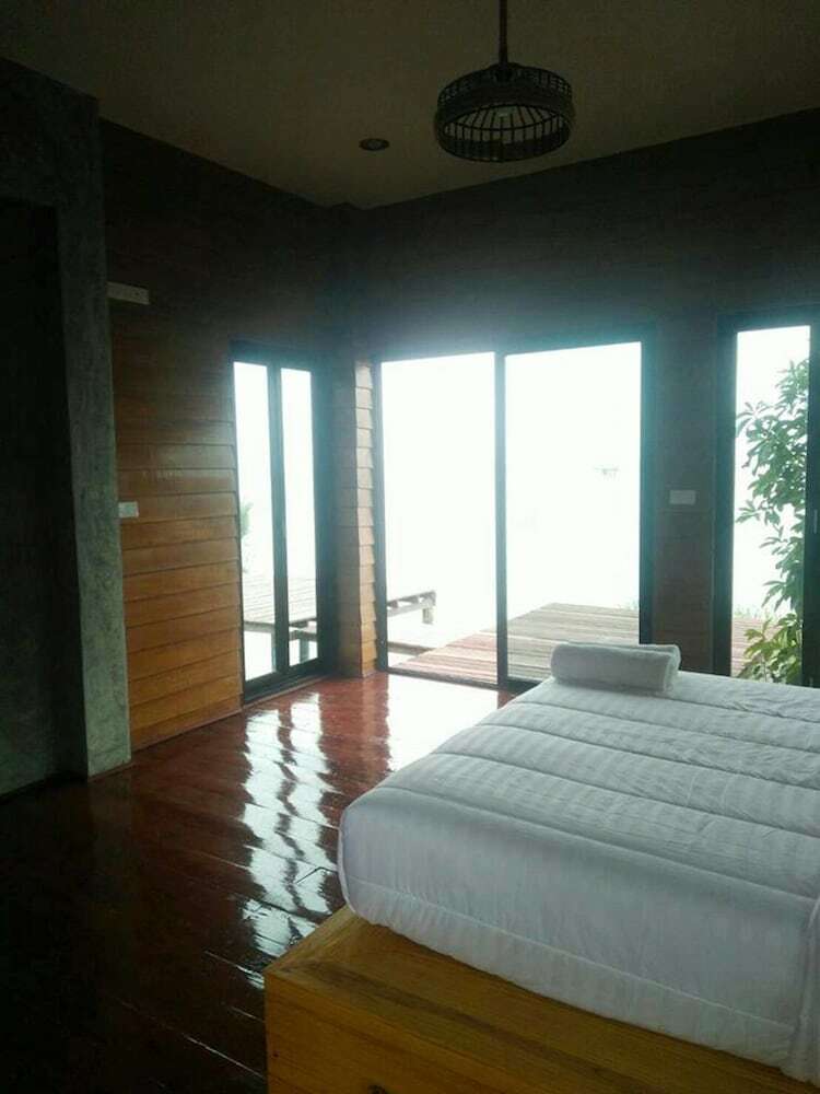 Hotel Lake House
