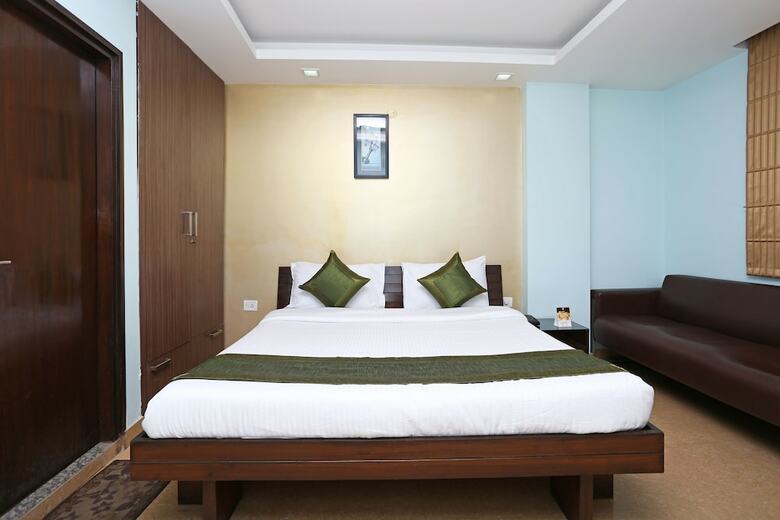 Oyo 6596 Hotel Flight Path