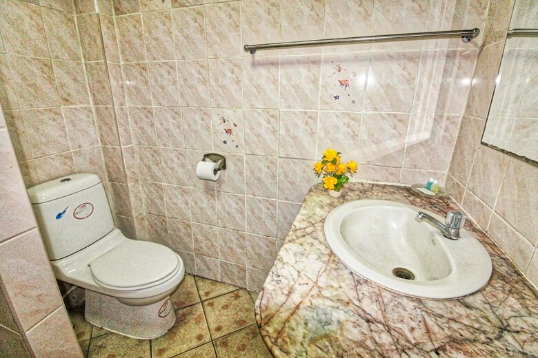 Hostal Phratamnak Inn