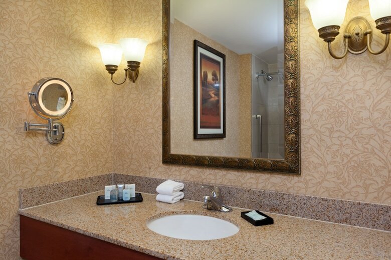 Virginia Crossings Hotel, Tapestry Collection By Hilton