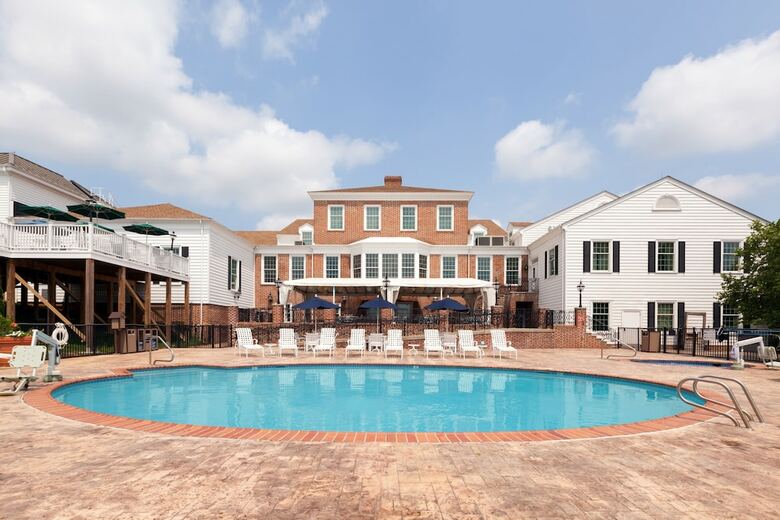 Virginia Crossings Hotel, Tapestry Collection By Hilton