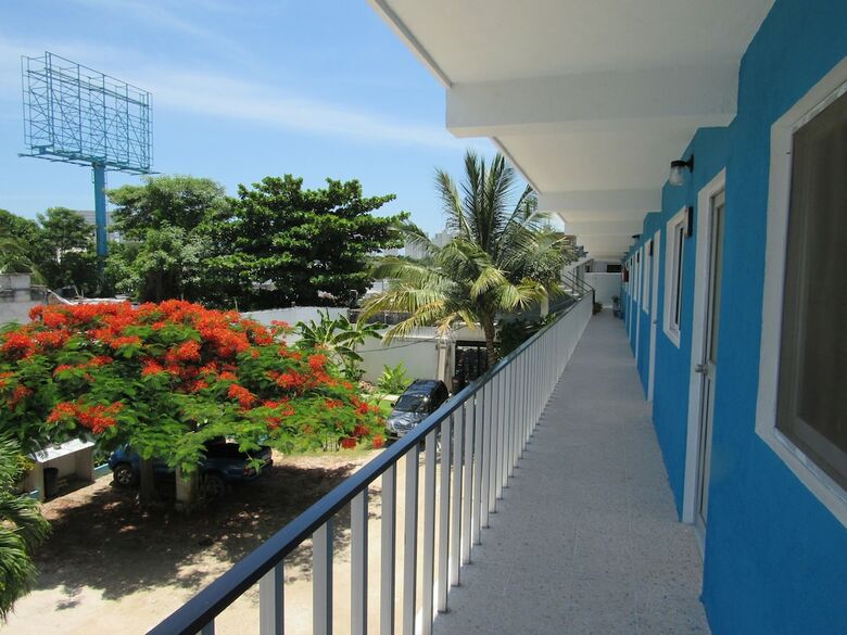 Motel Blue Coconut Cancun