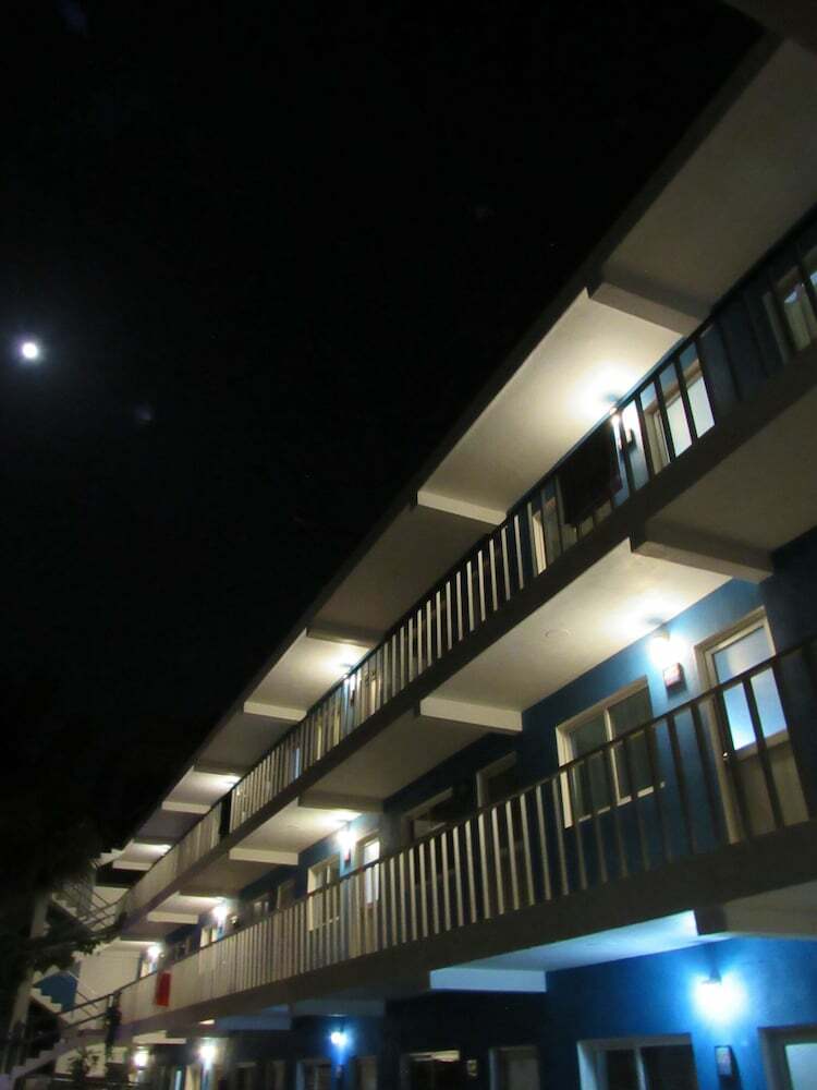 Motel Blue Coconut Cancun