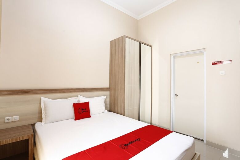 Hotel Reddoorz @ Condong Catur 3