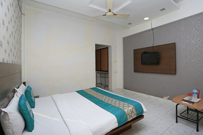 Oyo 7693 Saish Hotel