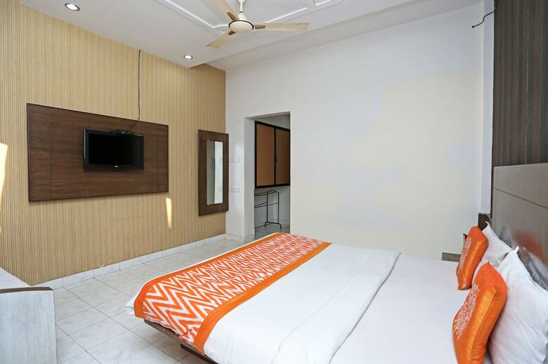 Oyo 7693 Saish Hotel