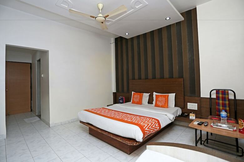 Oyo 7693 Saish Hotel