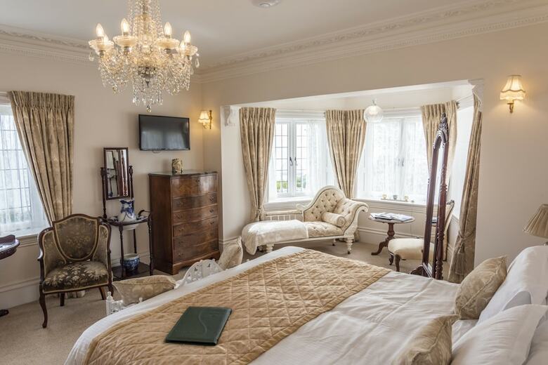 Hotel Haven Hall