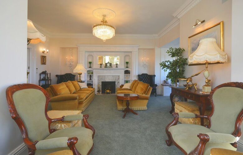 Hotel Haven Hall