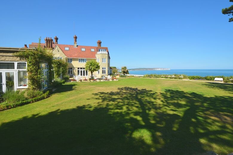 Hotel Haven Hall
