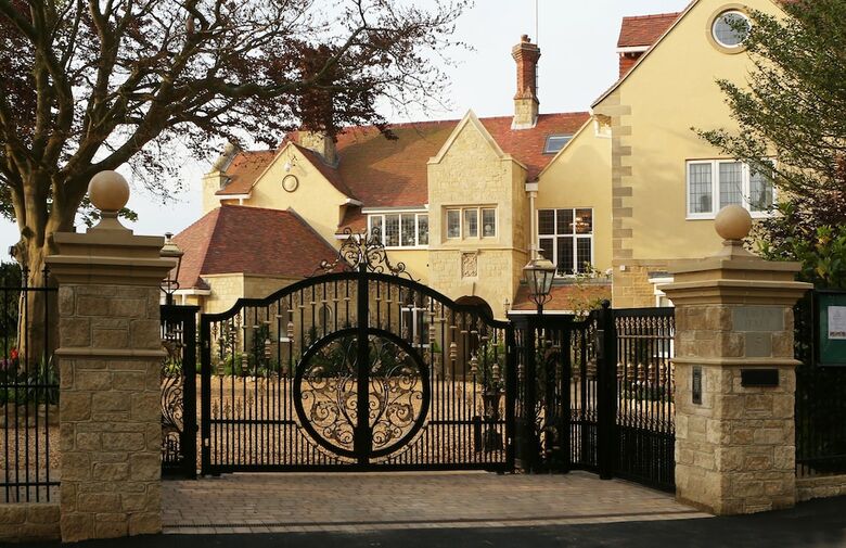 Hotel Haven Hall